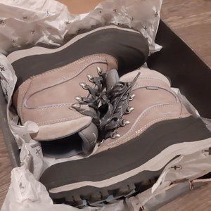 Gently Worn - Eddie Bauer Snowfoil Winter Boots for Sports and Cold Weather